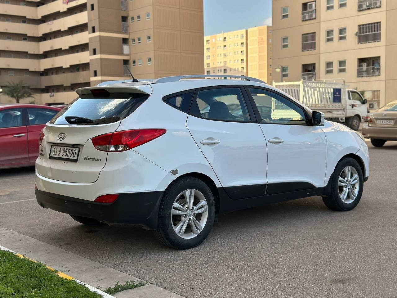 توسان خليجي ٢٠١٢ للبيع او المراوس
مكينة ٢٤٠٠ مكفول 
گير محرك كهربائيات حدادية كلها جيدة 
بيها ٣ قطع صبغ ( فقط صبغ بدون حادث ولا معجون ) اثر جراد 
سيارة حلوة وبالعافيه على الياخذها 
سعرها ١٢٢$ وبيها مجال 
***********
