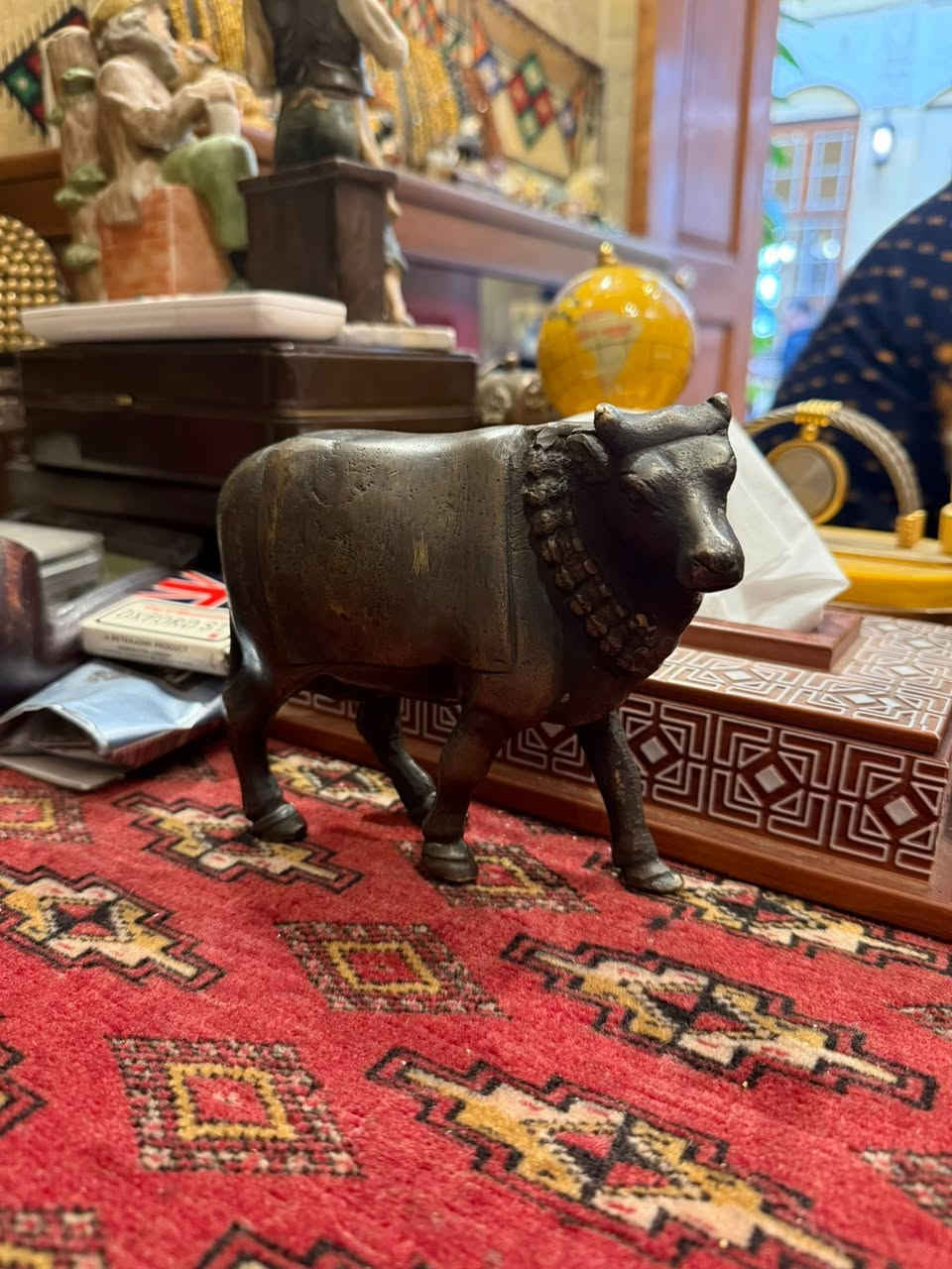 مساكم الله بالخير والبركه 🇮🇶🕊️🇮🇶 قطعه أنتيكة ولا اروع بقرة نحاس أصفر شغل انتيك موضحه بلكامل شغل قديم للاستفسار خاص او الاتصال على الرقم التالي ***********اخوكم كرار الشيخ
