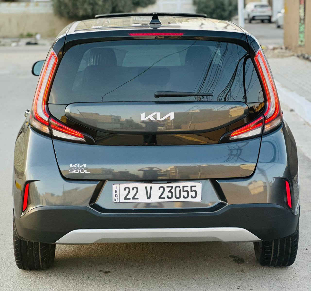 السلام عليكم ( بيع فقط بدون مراوس )

كيا صول 2025 كلين بدون صبغ بدون تبديل لون فيلي
 زيرو ماشية الف محرك 2000 دوش
مرقمة اربيل جديد دخول وترقيم وهزة وفحص كلة جديد 
بيهة كسر بدعامية ومكانين بارد بي دي ار على كد شبر صور والسونار موجودات
المواصفات :
سلايت فتحة بسقف / لايتات لد زنون عدسات 
بك لايتات لد / رادارات وتنبيهات من جميع الجهات / نقطة عمياء واشاير بلمري / شاحن واير ليس / تدفئة كشنات وتدفئة ستيرن / منافذ شحن امامية وخلفية / تحديد مسارات سياقة ذاتية / كيجات الكترونية / انظمة قيادة نورمال وسبورت / اطفاء ذاتي / انارة داخلية لد 
 وباقي المواصفات المعروفة
السيارة جديدة ونظيفة جدا وجاهزة وكاملة
العنوان : بغداد / الكرخ
للاستفسار :  ***********  ومتوفر بي واتساب
