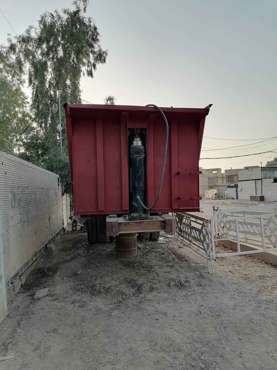 للايجار.... عربانة قلاب ذرعة ٢٦ متر عنوان بغداد الرقم بيه واتساب ***********
