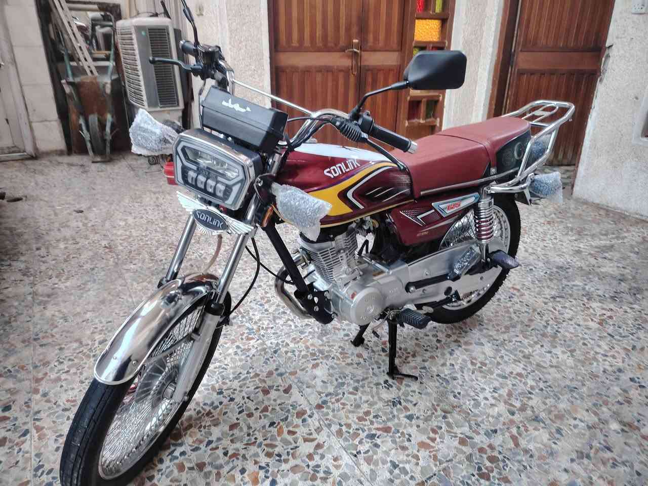 ياالله دراجة يراني سونك سيفان 5 كير هندر مديل 25 مكينة مكفولة كفالة عامل دشبول اكتروني بعده بجياسته أوراق كاملة مال معرض دراجة لوك جديدة بعده عنوان بغداد مدينه الصدر رقم ***********
