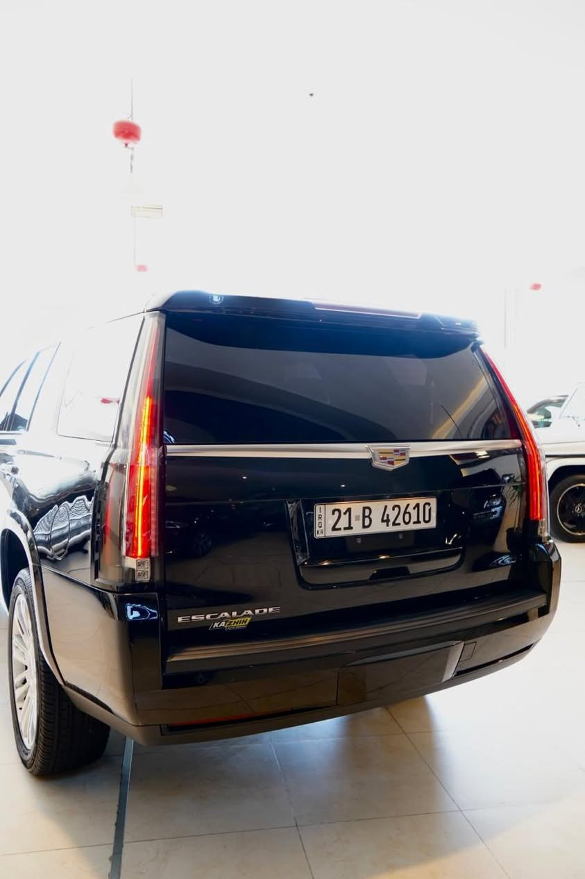 كاديلاك 2018
فتحة سقف 

داخل جلد مشمشي 

داخل VIP منفصل 

دوسات كهرباء 

رادارات 

قيادة ذاتيهً

لدات امامي خلفي بلادي 

كشنات تبريد تدفأه 

الخلفي ججكات كهربائي 

ماشيه 149,000 كيلو متر

السياره مضلله 

رقم سليمانيه 

بيها جاملغ امامي بيدي نشخط  فقط شخط قبل شهرين ونصبغ علئ اثرها جهة السايق 

السياره نظيفه جدا جدا وبيهها دفتر خروجيه مجدد كمركي

صيانتها بشركة المنصور 

تخم تاير اصلي 

السياره جاهزه وبالعافية على الياخذها رقم سليمانيه جديد 

سعرها 390 $ وترهم مراوس حسب القناعه بسيارة لاتتجاوز 170$

***********
