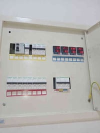 كهربائي متفرغ لجميع أنواع التاسيسات الكهربائيه الحديثه وجميع مراحل سحب...