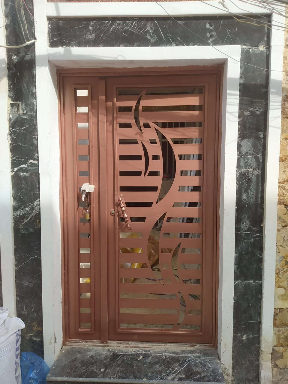 صباغ ابواب وشبابيك ***********
