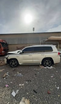 لاندكروزر VXR • ٢٠١٦ • مصدومة