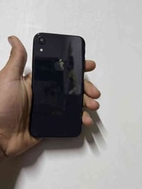 ايفون اكس ار للبيع الجهاز مبدل بي بطاريه +شاشه والباقي كله شغال فيس اي...