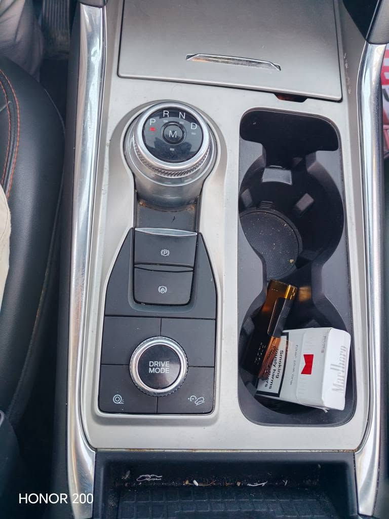 فول واحد على واحد
خمس كامرات محيطية
 رادارات ٣٦٠ درجة
بانوراما
شفتات بالستيرن
كشنات جلد لونين وكهرباء وتدفئه بالكشنات و VIP
دبل اكسل
صندوق شفط كهرباء
كلش هواية مواصفات بيها مواصفات التمبر لاين معروفه 
السيارة كلش حلوه ماشية ٤٤ الف حادثها جاملغ صبغ وربع الباب وشبر تعديل بارد وكلها بشرط الفحص
السعر 260 وبيها مجال بسيط
للاستفسار اكثر الاتصال *********** أربيل, العراق
