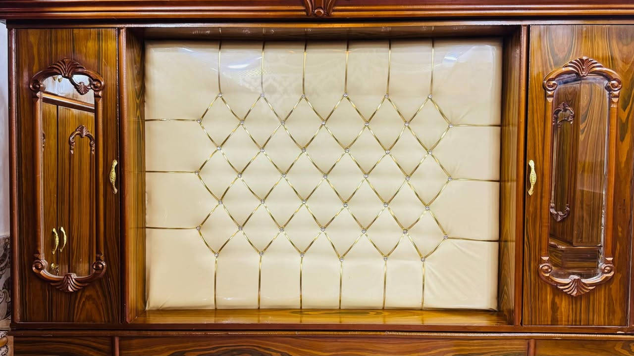 يوجد غرف نوم مستخدم بس نضيف بشكل وخشب درجه اولى اسعار مناسبه للاستفسار ***********
