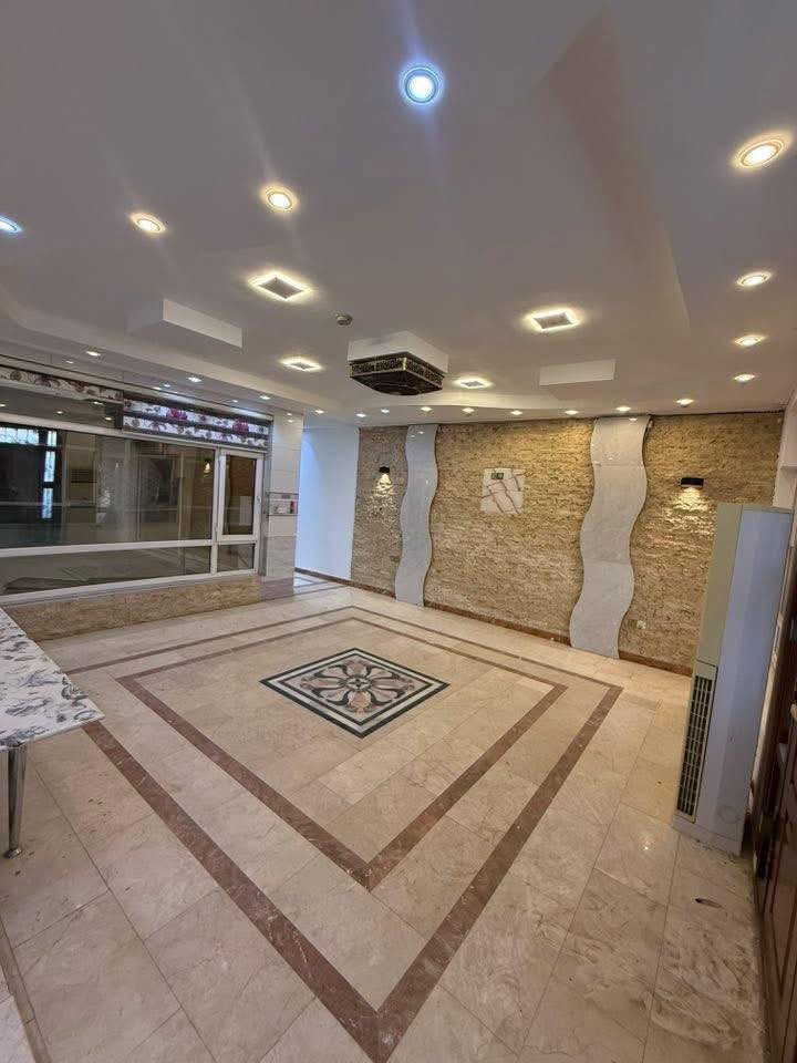 بيت حديث للايجار في كراده خارج قرب شارع العام تفاصيل ٥ غرف نوم وصاله عدد ٣ وصحيات ٣ وشلال داخلي ومخزن كبير وكراج مساحه العقار ٢٥٠ متر سعر الايجار ٣٠ ورقه للاستفسار ***********
