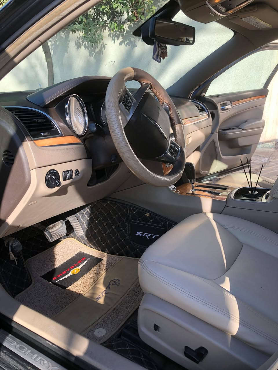 C300
2013خليجي جديده  فول مواصفات رقم اربيل محرك 5700
بانوراما+ رادار+ برده خلفيه + كشن تدفئه تبريد + كلاصات تدفئه تبريد + شاشه كبيره +كامره حساسات+ محدثه لايت وبك لايت 2020  فول الفول 
بيها جاملغ ايمن  وبارد بسيط بالباب 
السعر 168 ورقه 
مكان السياره بغداد 
***********

