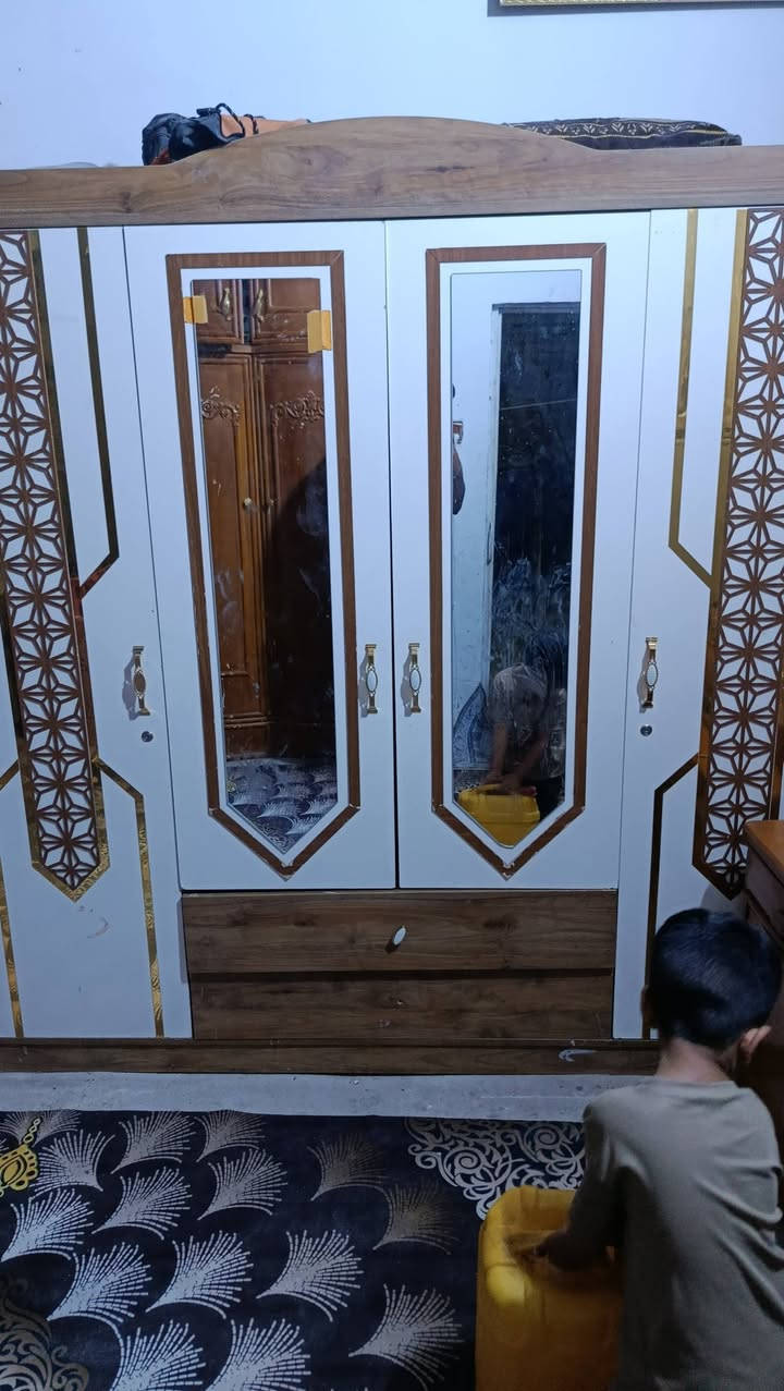 كنتور تركي ابو 4بيبان نضيف جدا مكاني كربلاء حي الغدير 
سعره مناسب ***********
