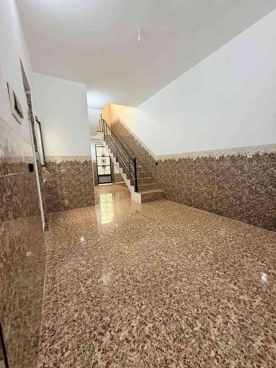 بيت للبيع موصل حي الانتصار شارع 60 من جهه الميثاق مساحه 125متر فول مواصفات بناء حديث ملك صرف سند طابو الزهور السعر 80وبي مجال الاتصال على رقم ***********رقم***********
