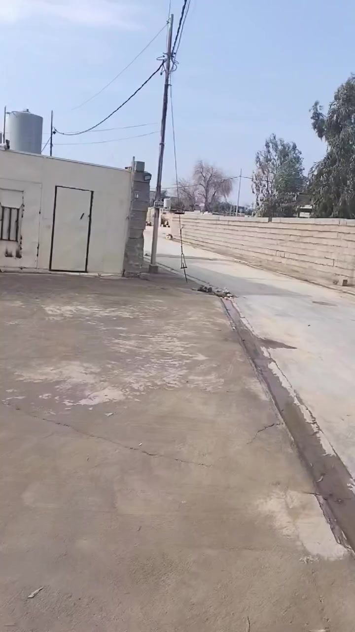 قطعه ارض لل بيع زراعي خدمات فول كهرباء /ماي/شارع تبليط سعر 13مليون بي مجال قليل لل استفسار ***********
