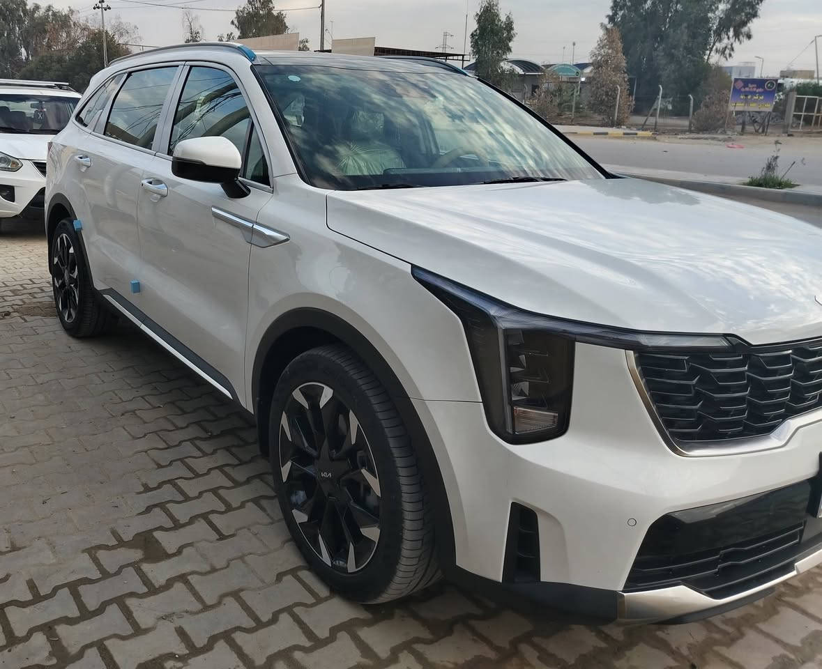 السلام عليكم
كيا سورنتو 2025
ضمان 5سنوات ( 6938 الف km
مواصفات السياره 
رقم بغداد 
مكينه السياره V6
مقاعد كهرباء
مقاعد جلد 
ثلاث قطع تبريد
سبعة راكب
گير ماوس ثمن سرعات 
شفتات ستيرن 
اربعة وضعيات قيادة 
هاند بريك بصمة 
نظام منحدرات 
دبل كاميرا 
شاشة متصلة داعمه (ابل كار بلي)
الشاحن وايرلست 
اناره محيطية داخلية متغيرة 
لايتات LED نهاري
لايت كشاف ضبابي 
بگ لايت LED 
تشغيل عن بعد
بصمه ابواب
جنطة كهرباء 
نظام ترحيب عند اقتراب البصمة 
باقي مواصفات السورنتو معروفة. 

 السيارة كفالة عامه )

مكان السياره نجف مشخاب 
رقم الهاتف ***********
