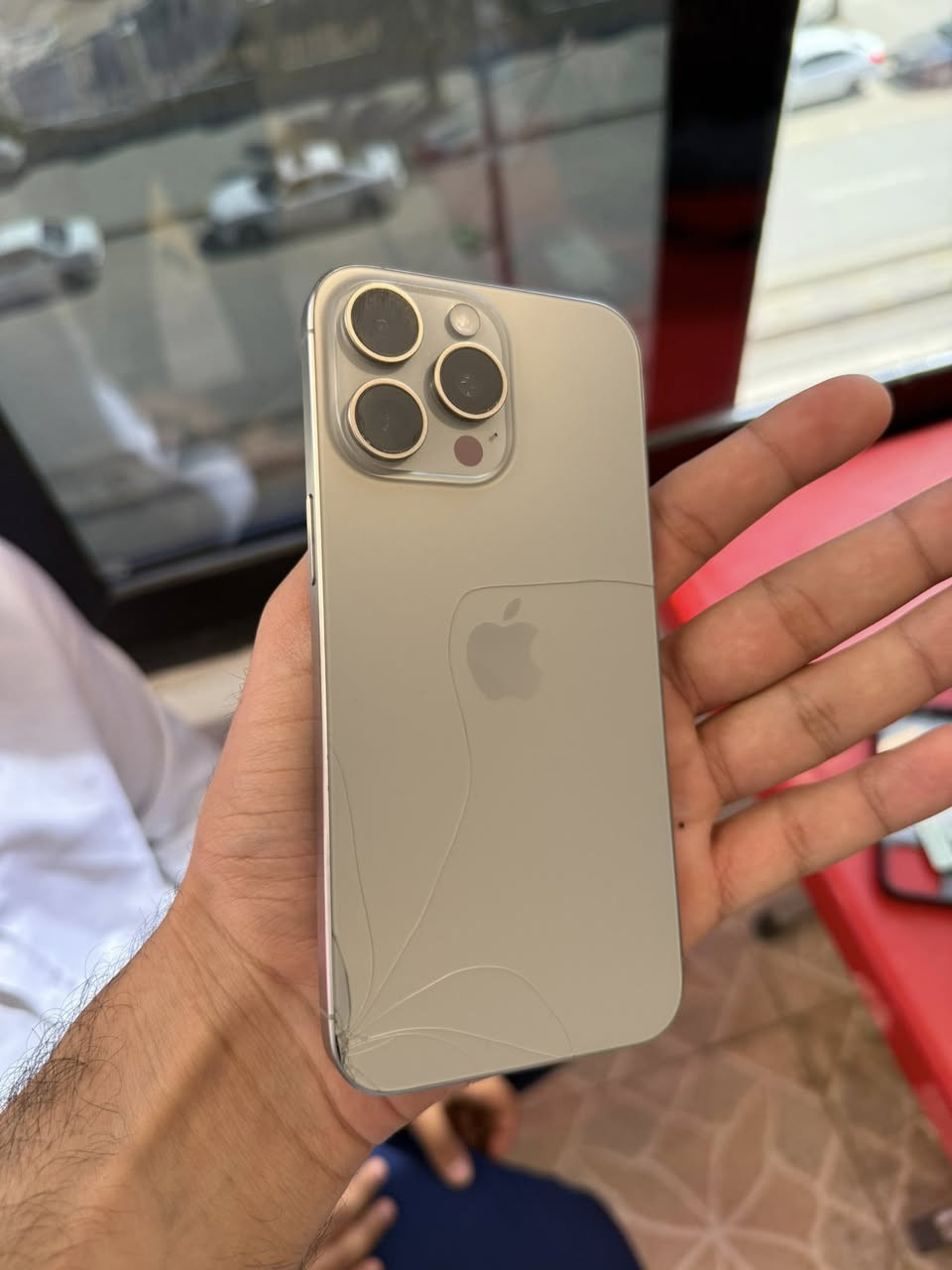 ايفون 15 برو ماكس 
دبل خط za
شرق اوسط كارتونه وغراض كامله
ذاكره 256 
التلفون وتر بوف فقط الفطر الي بضهر 
بطاريه 80 
السعر 925
*********** فقط واتساب
