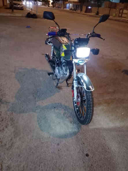 سلام عليكم
اخوان دراجه للبيع موديل 24 نضافه خير من الله مصار شهر من مشدوده

محرك كفاله نشاط. لون زيتوني مميز. نضافه مثل مواضح بصوره 

لل استفسار اتصل ***********
