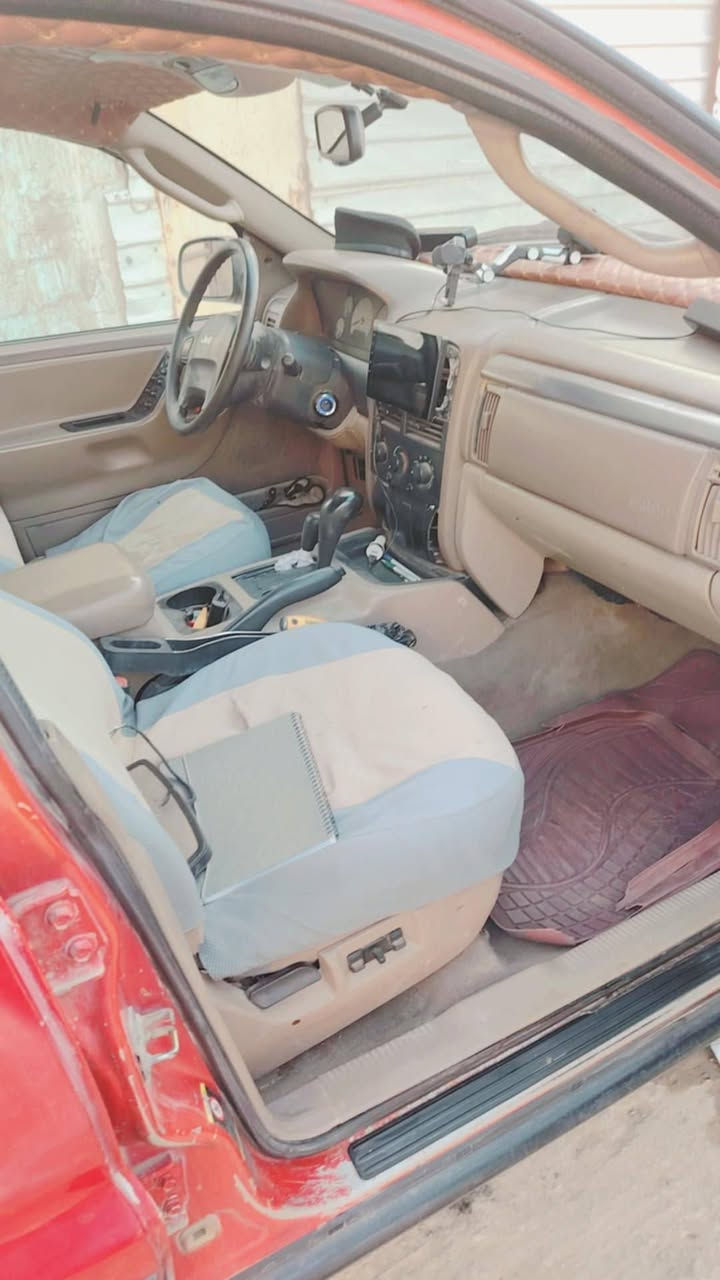 السلام عليكم 
جيب لاريدو موديل ٢٠٠٤ للبيع مزاد وزارة الداخلية رقمهة على الدولة مكمل معاملة بس تكاليف الترقيم 
السيارة جاهزة مكينة كير بلاد حدادية جديدة كهربائيات كلهة شغالة فور ويل شغال تدفئة تبريد شغال
٥٠ وبيهة مجال 
ه‍ ***********
مراوس حسب القناعة
