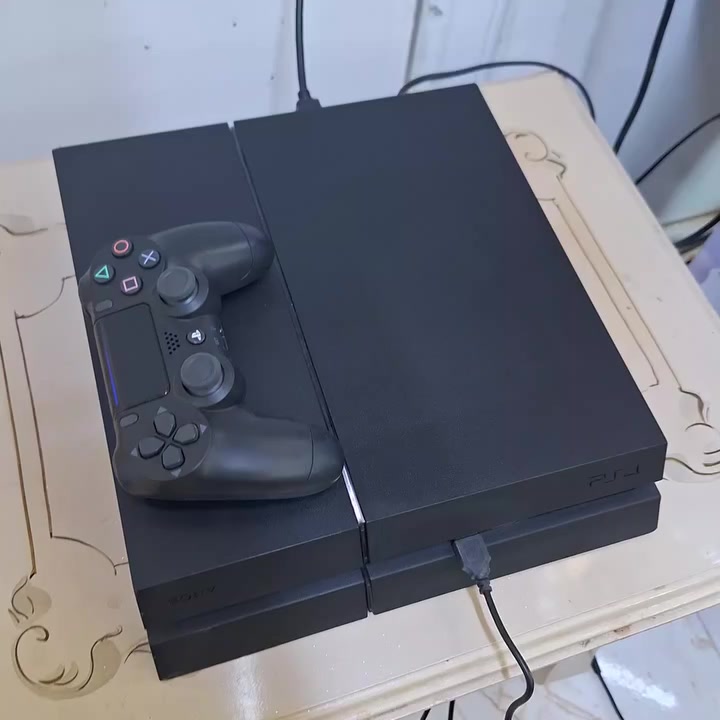 بلي 4 مهكر 
180 الف 
جهاز كامل ملحقات 
5 العاب مخزونه 
جهاز مفتوح لغرض تنظيف 
جوستك تجاري 
يوجد توصيل كل محافظات 6 الف 
***********
ps4.3.2 انستا 
Ps4.3.2 تيك توك
