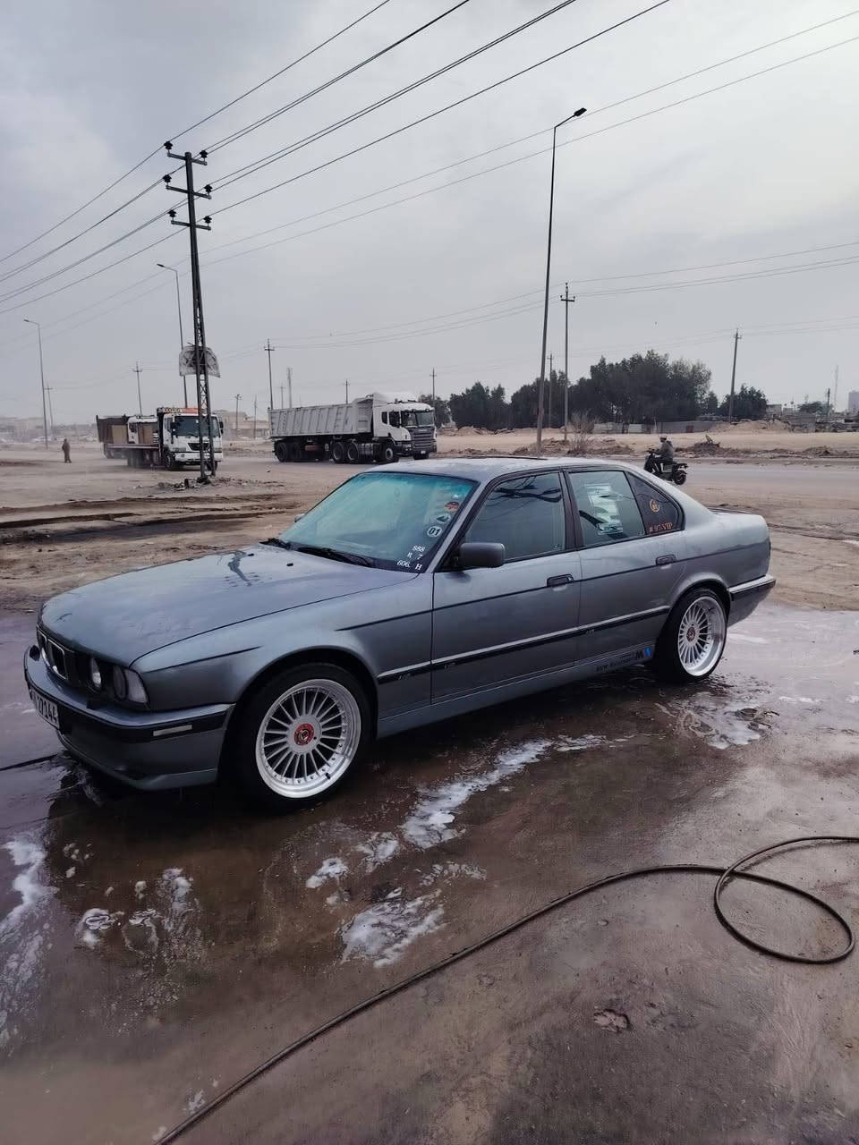 🚗 سيارة بي إم دبليو موديل 1992
السيارة جاهزة للأخير، مرشوشه جمالية فقط.
🔹 مكينة  مسكر + كير كفاله 
، رقم إنكليزي
🔹 وكالة عامة باسمي (تحويل ثاني يوم)
🔹 تبريد ثلج ❄️
🔹 كهربائيات على وضع الشركة
🔹  ترايك 200 شرط
💰 السعر: 64 قابل للتفاوض 
📍 المكان: البصرة – الزبير
📞 للتواصل: 0772 954 5718 البصرة, العراق
