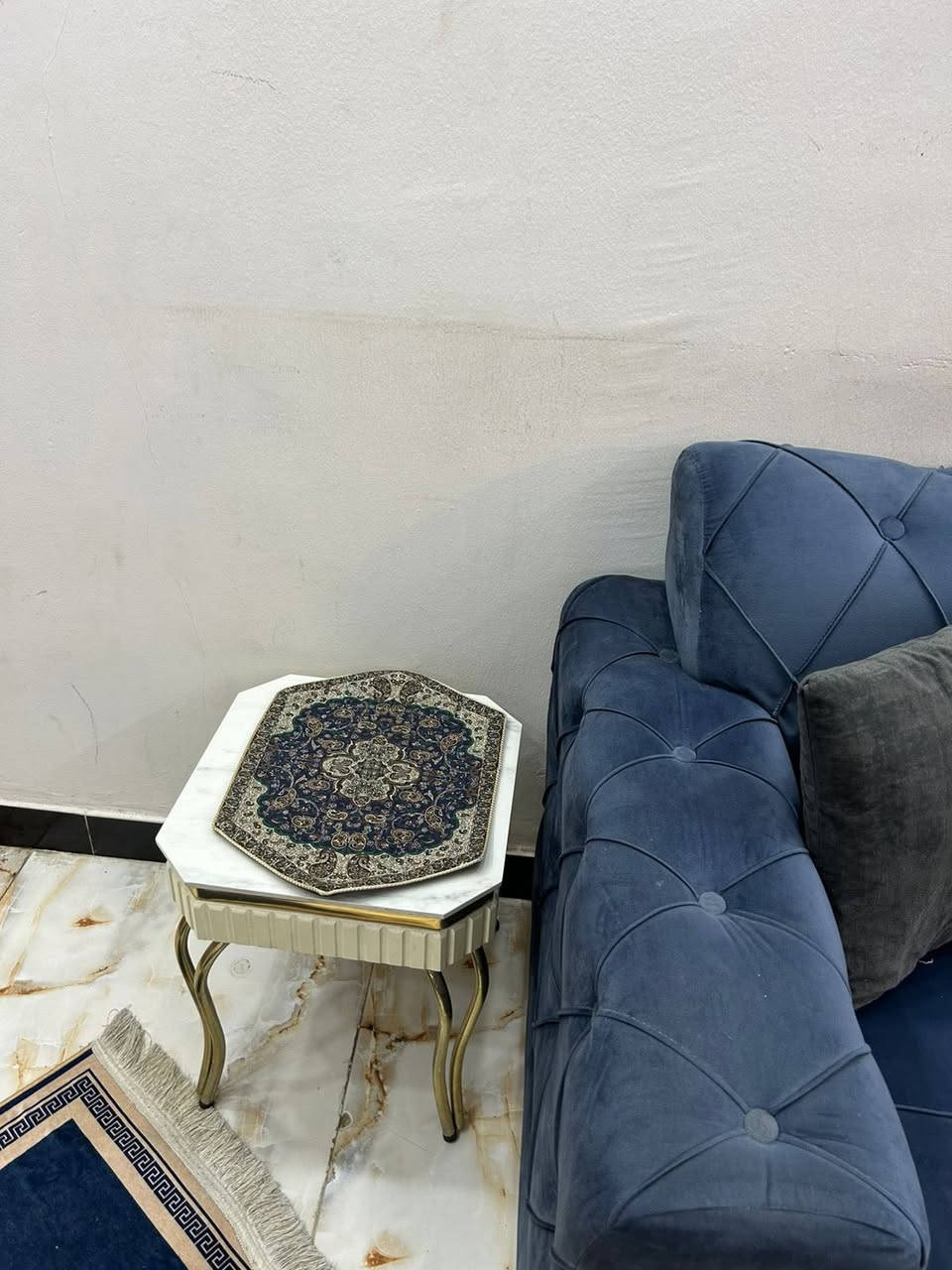 السلام عليكم تخم لبيع  10 مقاعد هو ومفارش اوالمزهريات والموكيت ودواسات والبرده بس مو بيجي اكو نيلي بلونه كله كامل مكاني بغداد كلهم سعرهم 450 وبيهن مجال


**إذا كنت صاحب هذا الإعلان وتريد حذفه لأي سبب، رجاءا أرسل رسالة إلى الدعم الفني**