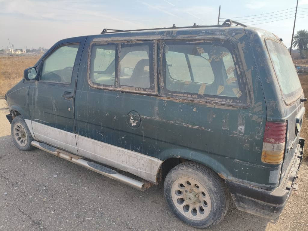 رقم الهاتف/ ***********
 سياره شغاله بس متروكة  كير محرك شغال . 
 صاحب السياره متوفي . بغداد, العراق
