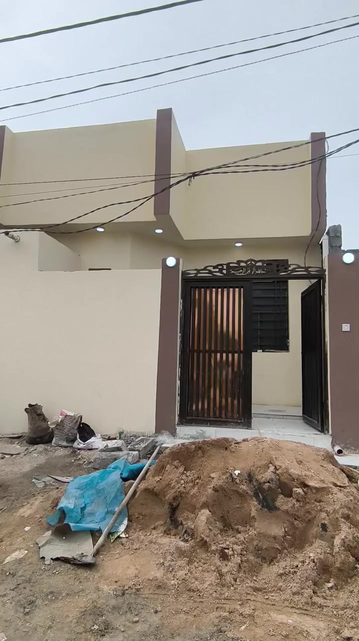 دار للبيع مساحه 100متر فول بناء  طابو زراعي سند 25 رابع بيت عن الشارع العام
اساس صب بناء طابوك جمهوري سقف صب 
يحتوي الدار على 
غرفه #صاله #مطبخ #استقبال#مغاسل داخليه و خارجيه 
الموقع الكوفه البراكيه شارع المطار القديم مقابيل صيدليه صفاء عبد الرضا رابع بيت عن الشارع العام موقع مميز وكافه الخدمات متوفره 
السعر 47 مليون وبي مجال للتواصل الاتصال على الرقم *********** أو مراسلة الصفحه واتساب متوفر مكتب الياسري للعقار والمقاولات
