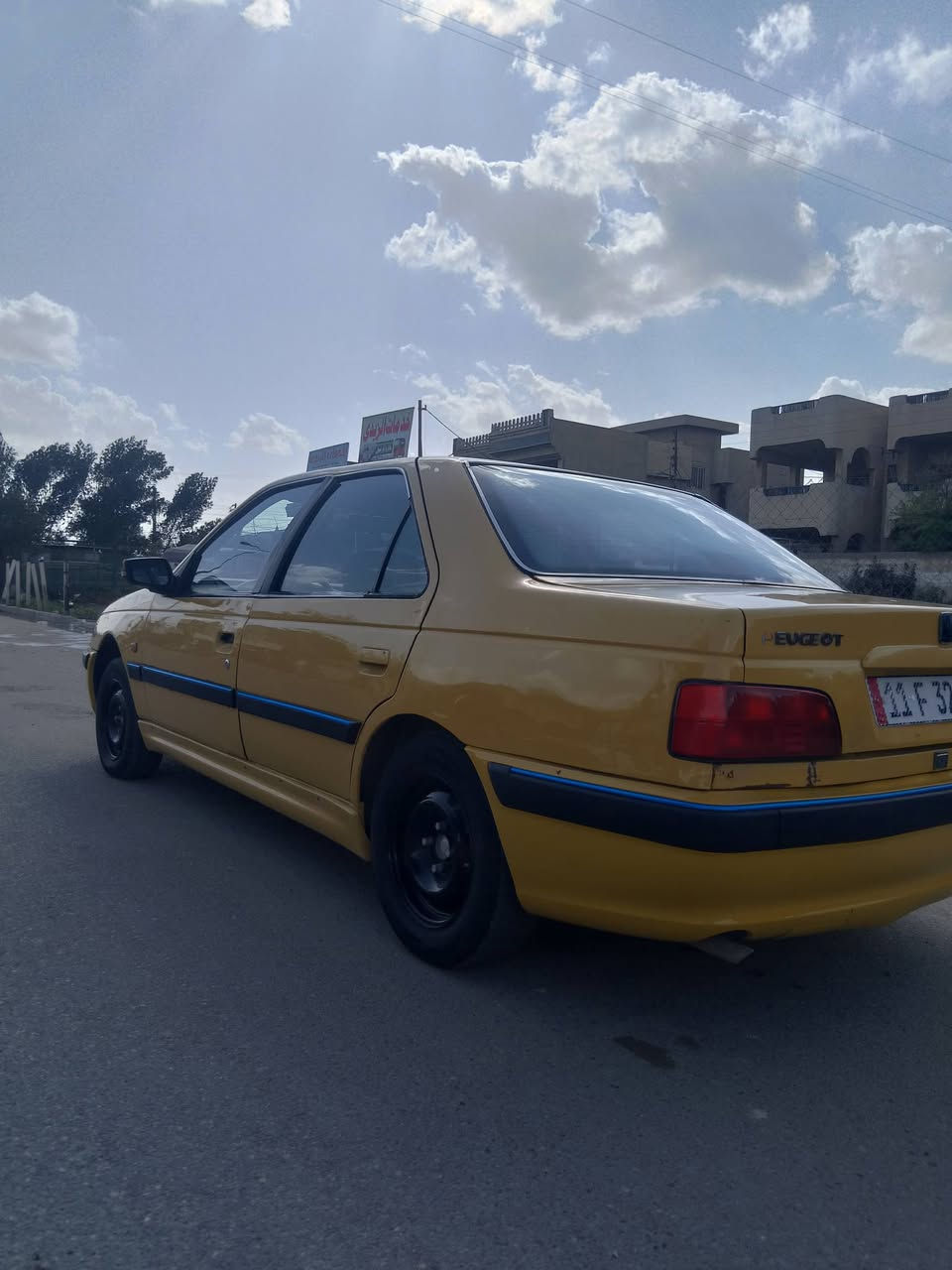 سلام عليكم البيع بيجو بارص 2015 السياره جديده كير ومكينه ومصدر جديد دواخل جدد بسمي
مصفره هيه وغرامت ارقم جديده 
العنوان بغداد 
الستفسار ***********
