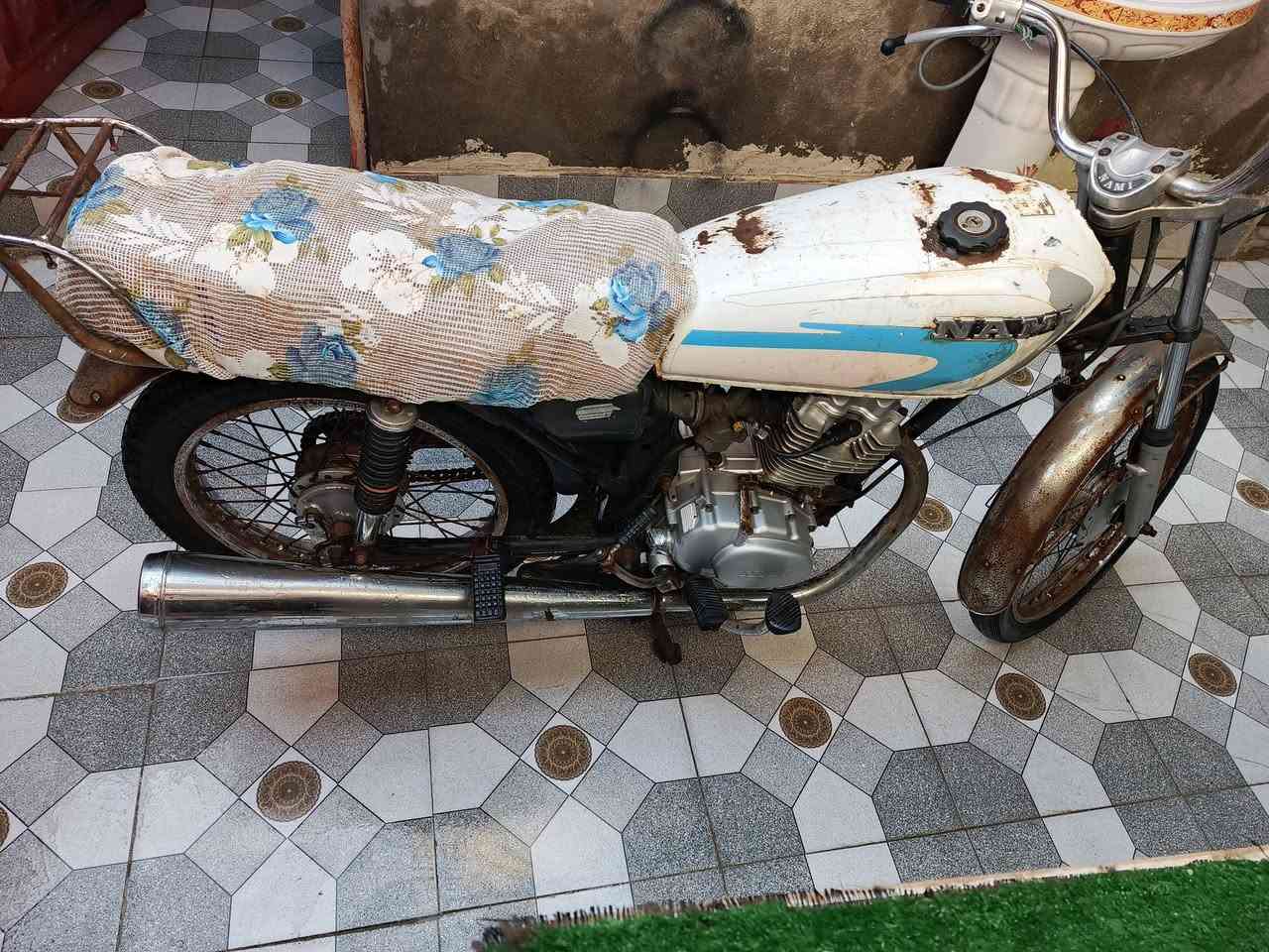 السلام عليكم دراجه نامه ادوات ،..ادوات مكفولة من السرقه تشتغل بس ادخن ابيع كومه حديد السعر 125قفل قفل العنوان حيانيه مدينه الشعله الاستفسار على الرقم ***********
