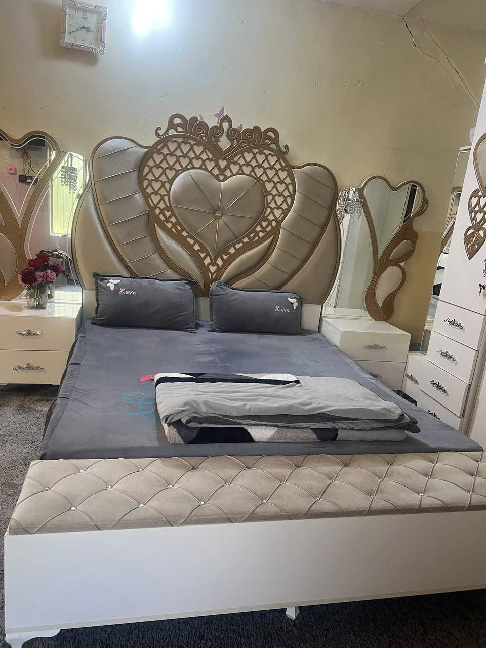 غرفه تركيه للبيع نضيفه كلش وسعرها مناسب للاستفسار ***********او مراسلة الصفحه
