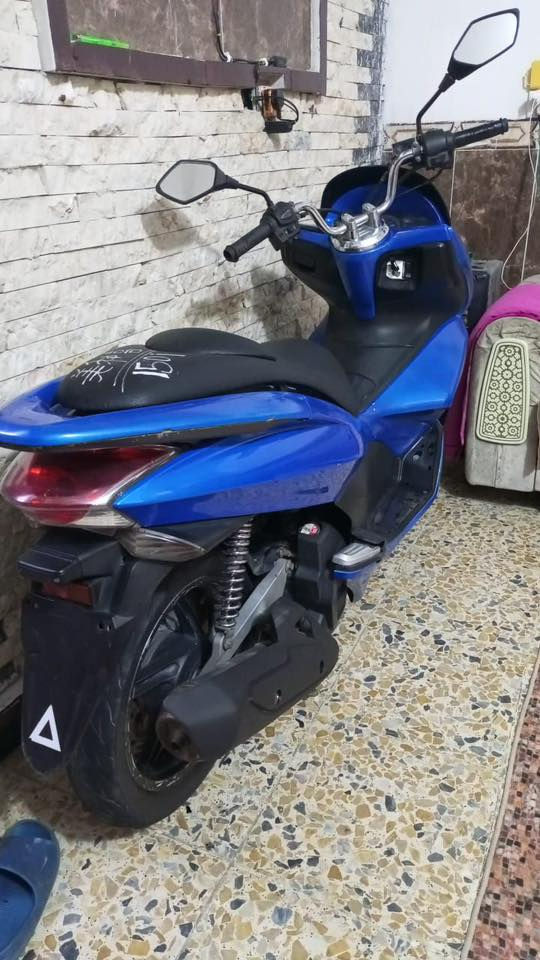 سلام عليكم  
PCx جيل الاول وارد ياباني KF 
مكينه ما مفتوحه لا تنقص ولا تبخر ونضوح ماكو 
دراجه خير من الله 
حساس ازدحام A شغال 
حساس استاند 
دراجه مكفوله عامه 
عنواني بغداد الشعب 
سعر مليون وميه وخمسين 1150
الرقم *********** 
متواجد على واتساب
