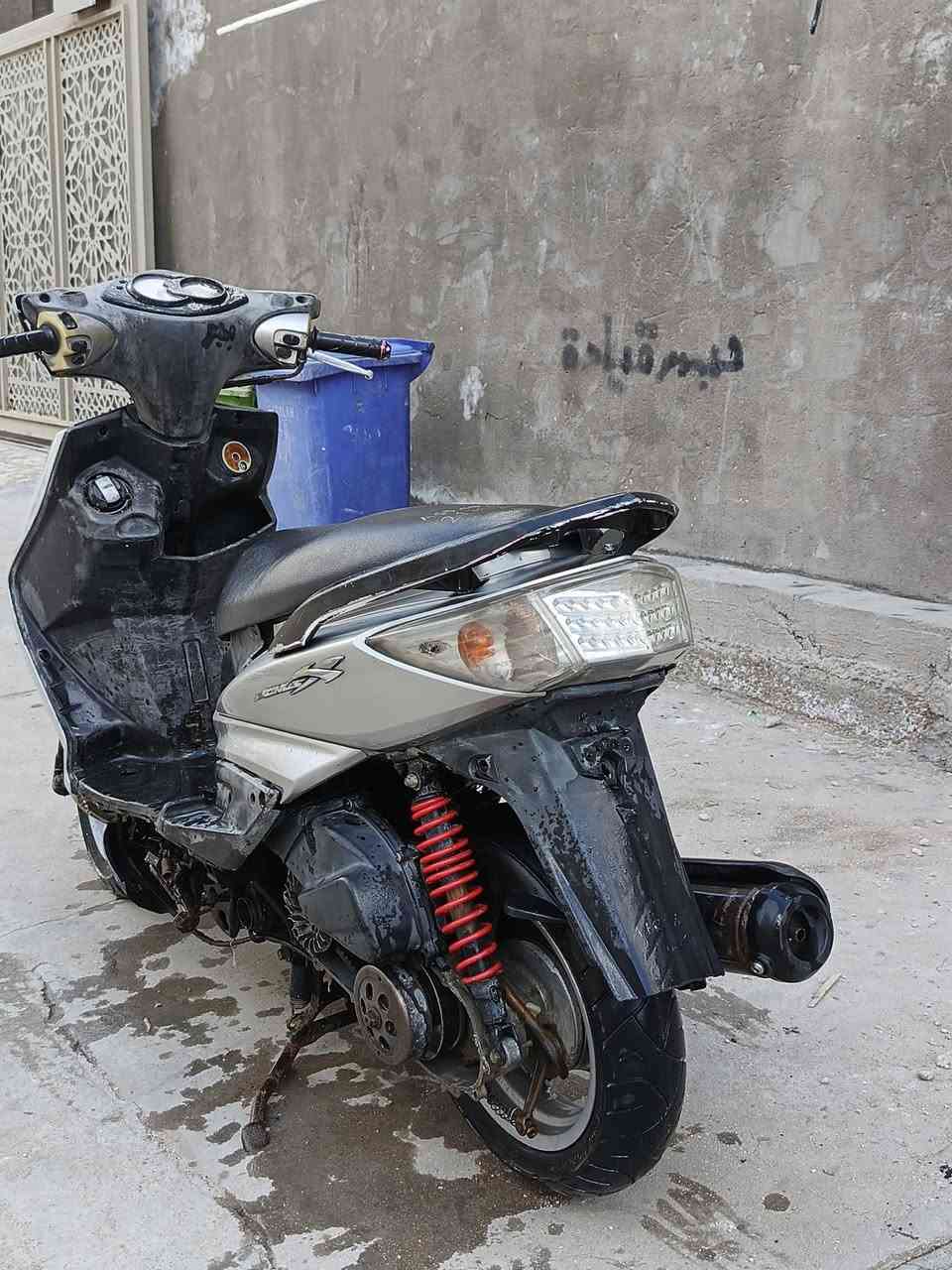 سكنز فحل نوزل ياباني قبغ نفخ استان حساس مكينه ناعمة صدر جديد دبل خلفي جديد بريك كامل جنطه دوشمه جديد تايرات جدد وياله نضافه الدراجه نقصه فقط باتري للتواصل *********** مكاني كاظميه
