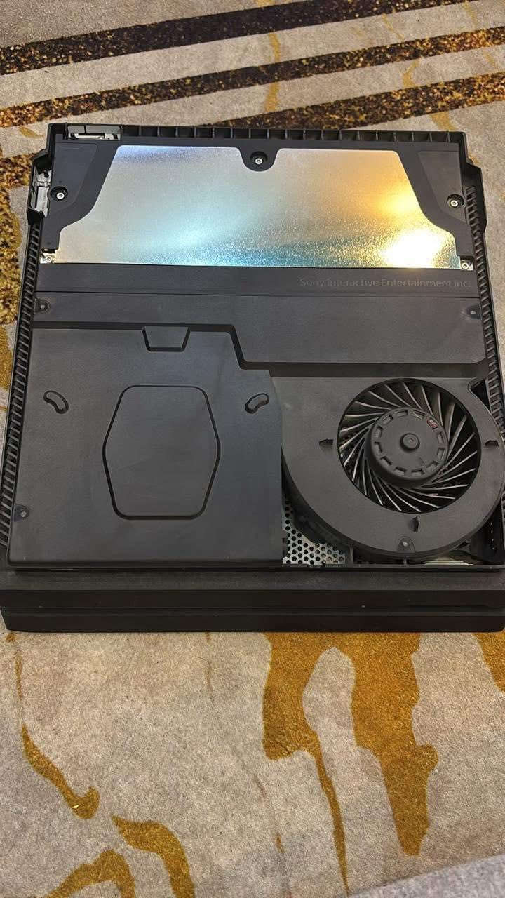 بلي 4 برو ذاكرة 1 تيرا نظيف وممفتوح انطي بي ضمان شكد مجان ويا يدات ثنين اصليات سعره 300 مكاني بعقوبة 
***********
متواجد واتساب
