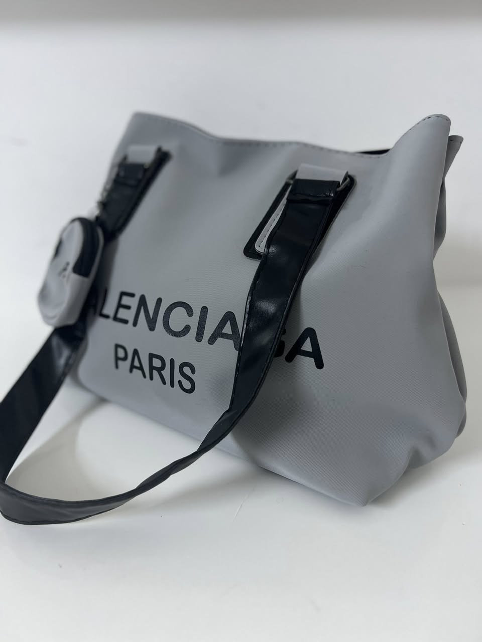 حقيبه بلنسياكا مطري مبطنه تجنن
متوفر توصيل الف دينار


**إذا كنت صاحب هذا الإعلان وتريد حذفه لأي سبب، رجاءا أرسل رسالة إلى الدعم الفني**