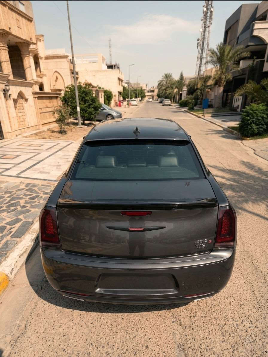كرايسلر S300
موديل 2022
محرك V8 5700
ماشية Km 70.000
السيارة جديدة بمعنى الكلمة
حادثها فقط صندوق ومبدل بلادي بدون صبغ السيارة كلين تعتبر بدون ايرباك
مواصفاتها فول بانوراما حساسات امامي خلفي كشن وستيرن تدفئة نقط عمية وباقي مواصفات الاس المعروفة.
السعر 298$ وبيها مجال
مكان السيارة بغداد اليرموك اربع شوارع

*********** بغداد, العراق
