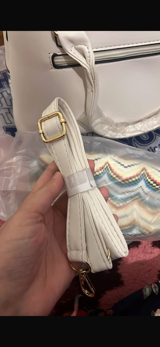 جنطه للبيع ب١٥ الف وديها مجال بسيط
حيل حلوه وجديده مامستخدمه ومعاها جزدان


**إذا كنت صاحب هذا الإعلان وتريد حذفه لأي سبب، رجاءا أرسل رسالة إلى الدعم الفني**