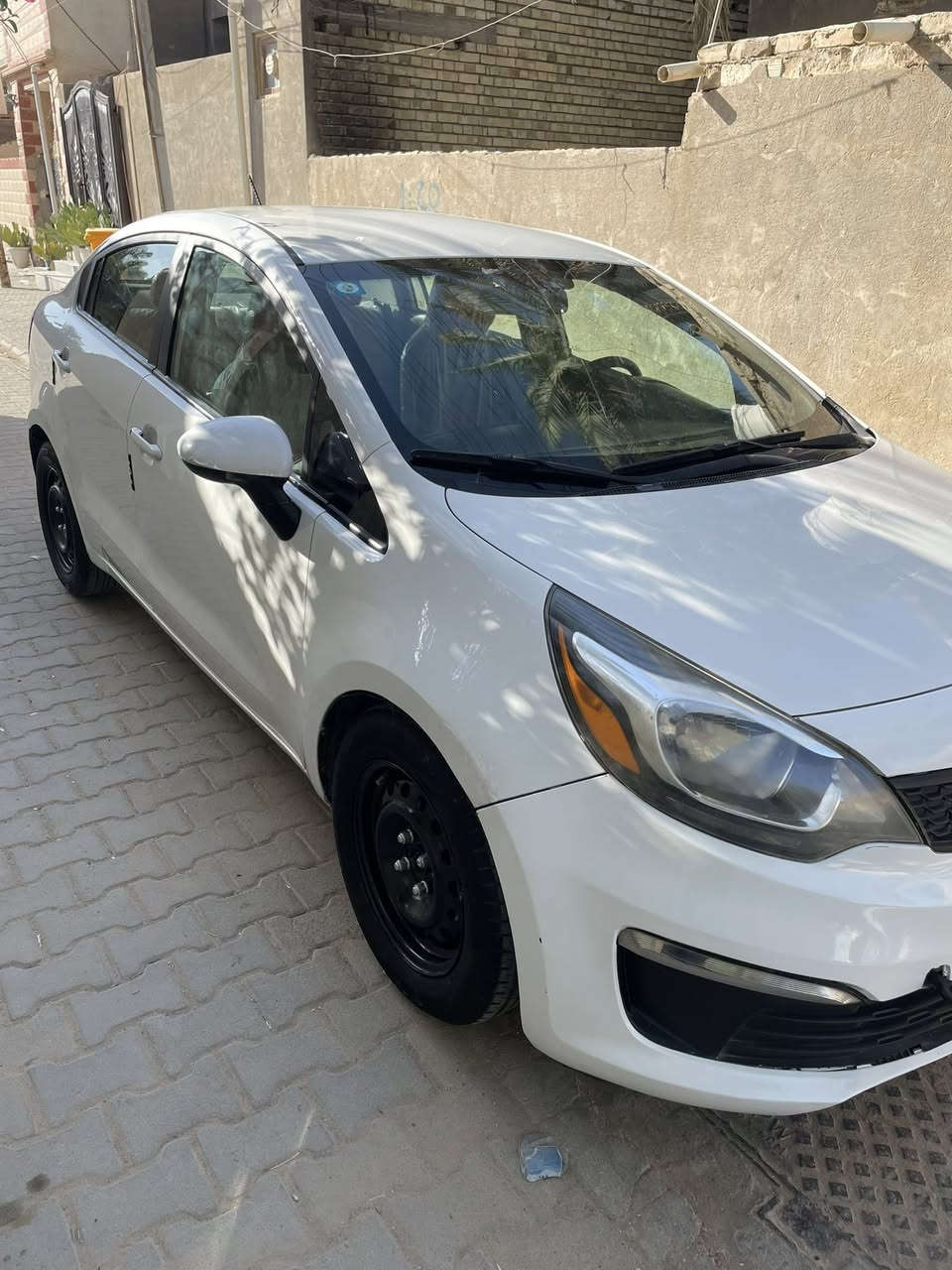 للبيع ريو ١٦ امريكي ١٦٠٠ GDI 
نص جاملغ خلفي ودوس صبغ 
وبارد كلش قليل بباب الصدر 
بدون دواخل وشاصي  
وباقي تفاصيل السيارة كلها مكفولة 
جاهزة من كلشي وشرط السونار 
امانة الله ورسولة سيارة جديدة ونضيفة بمعنة الكلمة 
رقم بغداد سنوية جديدة 
مكاني كربلاء 
السعر ٨٤ بيها مجال قليل كلش 
*********** 
وبل عافية مقدما للي تصير قسمتة والله يرزق ويسهل امر  الجميع
