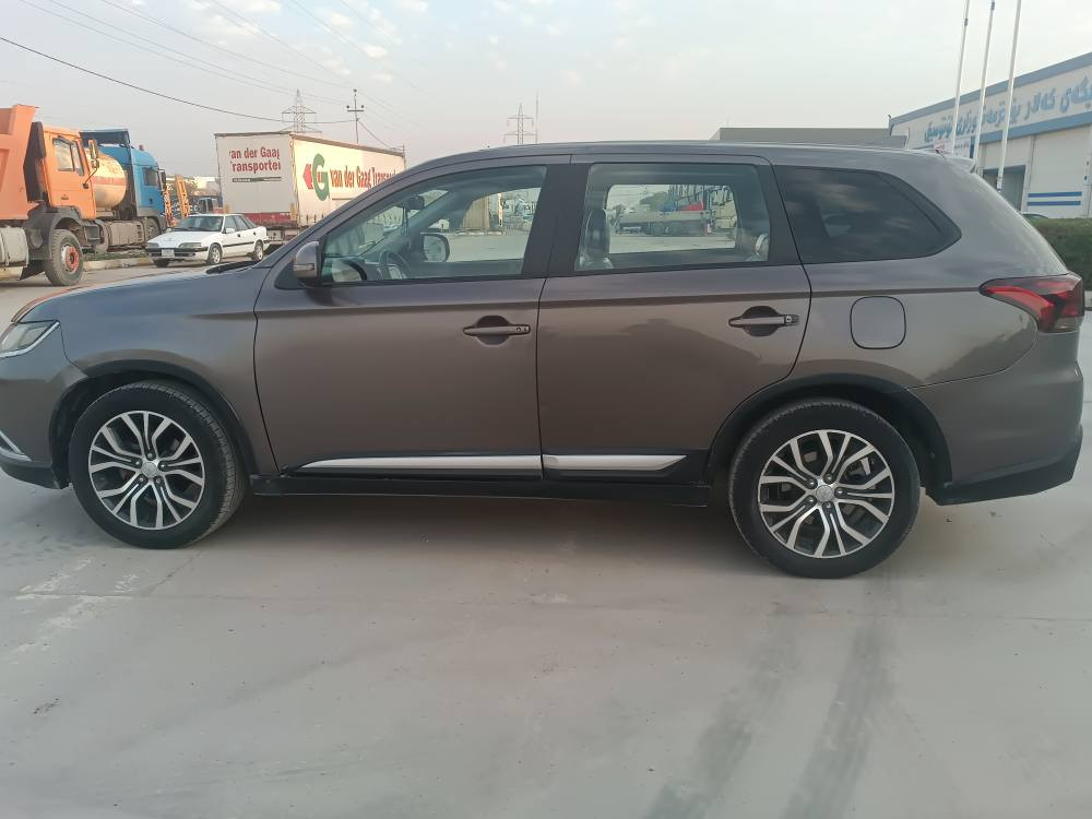 مستەر بۆشی ئاوتلاندەر  2017 ئەمریکی
سعر 115$
دەبڵ ئەکسل
ڕادار
جام کارەبا
شاشە 
ئاوێنە کارەبا
لایت لید
بصمه
سيستم Eco
7نه فه ري
 90مایل ڕۆشتووە 
سه نه وي تا 2030تازه يه
سەیارەکە زۆر پاک و جوانە   سپێری شەریکەی دانەگێراوە ماشااللە سەیارەکە نمونەیە لە جوانی
JA4AZ3A32HZ050873
 سۆنەرەکەیم دانەوە   سەیارەکە
 لە كه لا ره
ژ. ماري ته لفون *********** كالار, السليمانية
