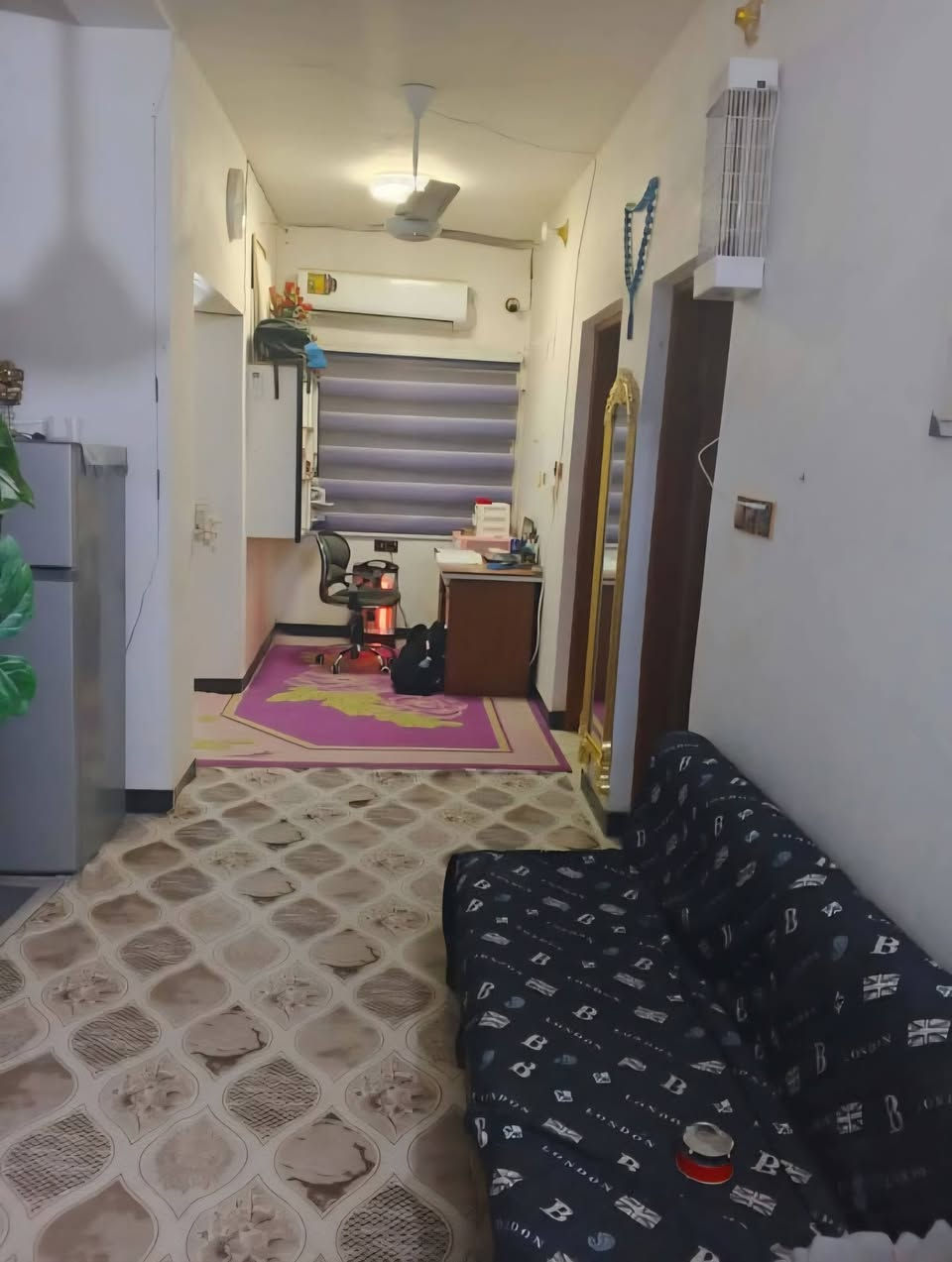 دار للبيع ١٠٠م امامي طابيقين وغرفه بالطابق الثالث كبيره 
العنوان الفداء قرب السريع  من جهة شارع ابو لبنان السعر ١٧٠ مع المجال للاستفسار الاتصال على ***********
