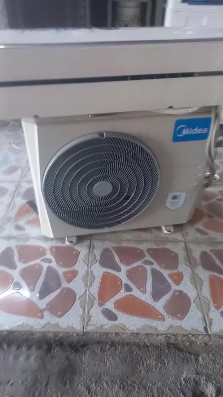 السلام عليكم سبلت ميديم البيع سبلت نضيف وشغال السبلت مستعمل شهرين فقط ٢طن السعر ٤٥٠ وبي مجال الرقم ***********
