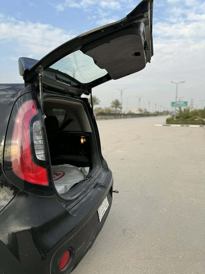 السلام عليكم
للبيع كيا صول موديل 2019
 رقم كربلاء مميز
محرك 2000 GDi
ماشية 47 الف ميل قابل للزيادة 
ويل كب حجم 18
اللون اسود
مسويلها برنامج للمحرك بدون ادفانز نهائياً

وارد امريكي حادث باب عكس السايق ، وهنا بالعراق بيها طخة بين باب السايق والجاملغ فقط مرشوش بدون معجون 
وهناك عدد من الشخوط والطخات البسيطة 
إيرباك سليم، فقط البردة   
 شاشة تاب كبيرة+كاميرا  
مكان السيارة كربلاء _
 السعر 115 وبيها مجال
للإستفسار ***********
