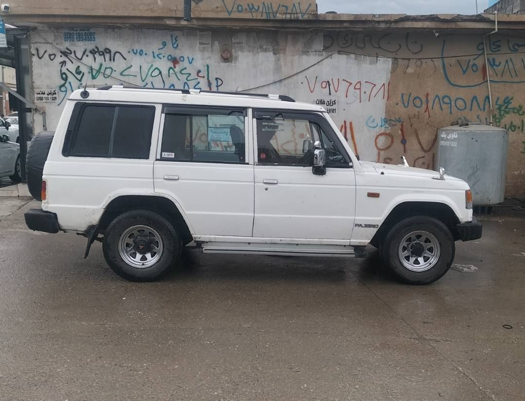 ‎بەناوی خوای گەورە و میهرەبان
ئۆتۆمبیل مستەر بۆشی باجی ڕۆ ئاڕم پلاستیک سلێمانی
مۆدیل  ١٩٨٨ بۆ فرۆشتن
مەکینە و گێڕی دێری بۆ بەسترەوە گێڕ و مەکینە بە شەرت چوار تاییەی ویلی لۆکی لەژێرە کارەبایی و توند و تۆڵی بەشەرت بێ مەسروفە ڕەقەم تەلەفون  *********** 
***********
