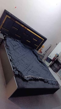 غرفة نوم • ٨ قطع • خشب متين