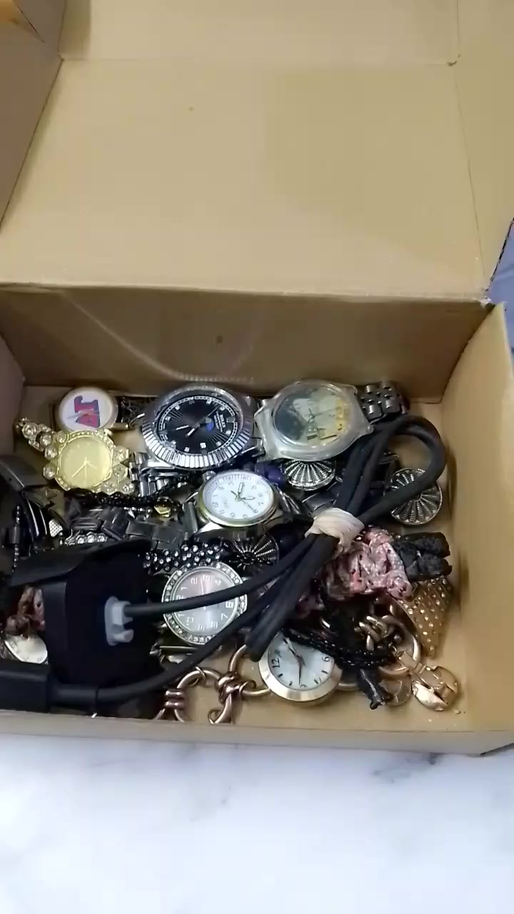 شلعه ساعات باله 11 قطعه بهذا الشكل واضح بالصور كلهن شلع بسعر 15 ألف وتوصيل فقط خمسه جميع محافظات بيهن ماركات مختلفه ومختمه وبيهن عاطل وبيهن شغال للحجز خاص


**إذا كنت صاحب هذا الإعلان وتريد حذفه لأي سبب، رجاءا أرسل رسالة إلى الدعم الفني**