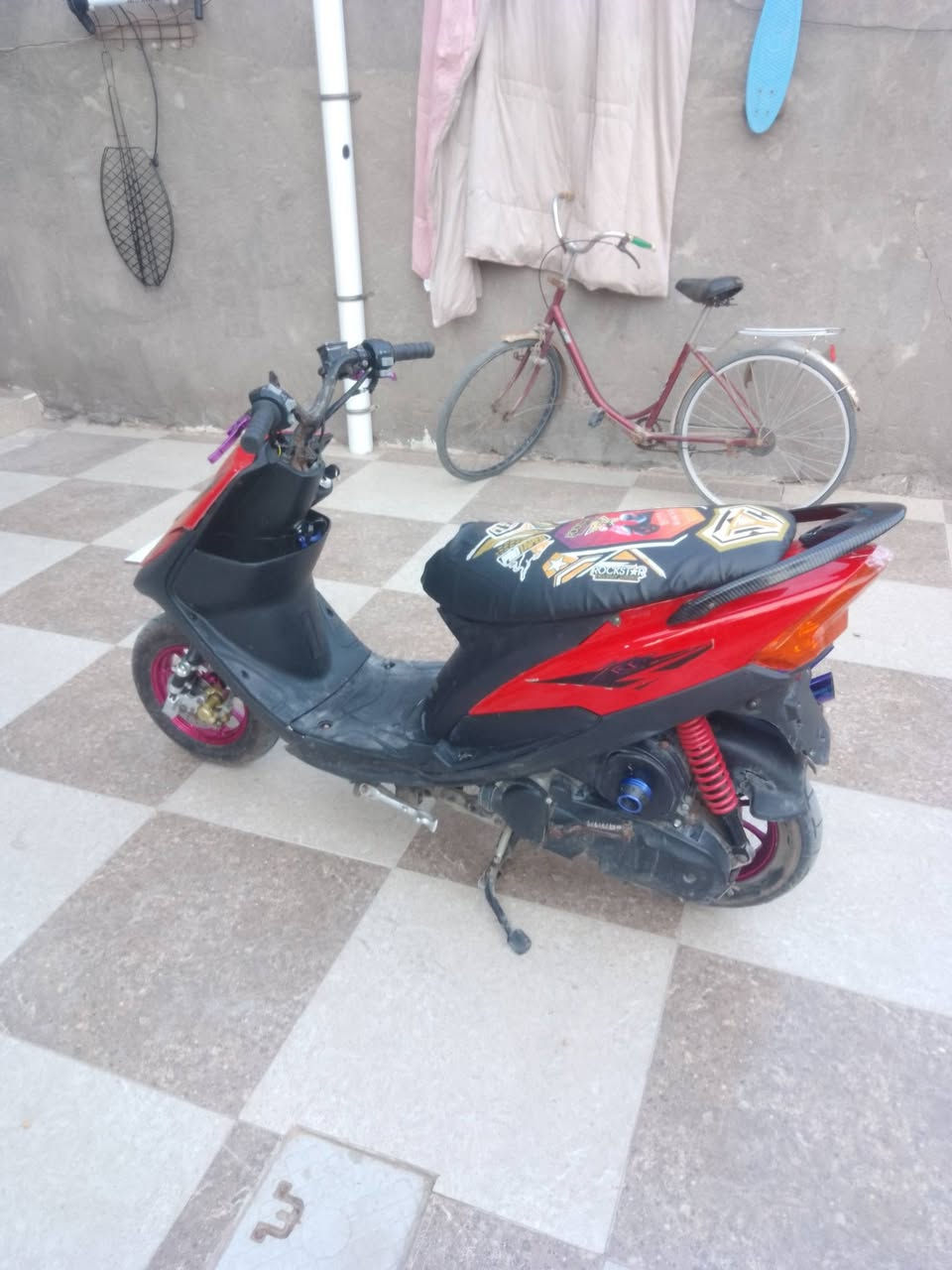 ماكس عدله للبيع مزوده تزويد خارجي و داخلي مكينه 55 سلف هندر اشاير شغالات كزوز fm حديث تايرات ويل كاب احمر قبق بكه احمر بركات شغالات الوره ولكدام سبايدر كربون فايبر دراجه ما بيها اي نقص سعر دراجه 600 و بيها مجال دراجه شغل و طلع رقم ***********
