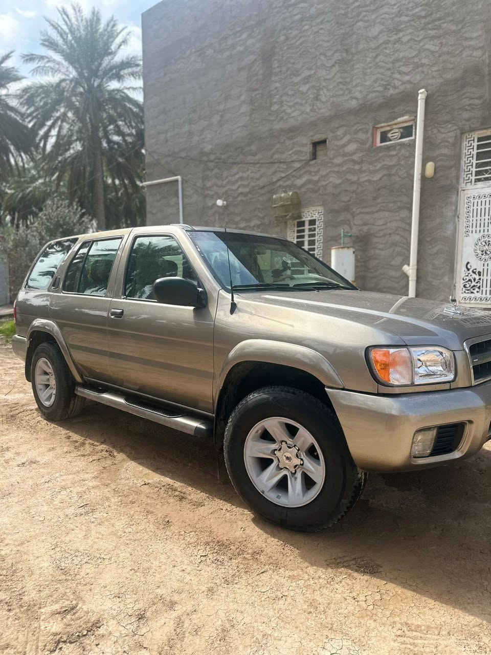 سلام عليكم نيسان لبيع 2004سيار جاهز عل اخير تو ويل سيار جديد حيل لا طخه ولا ضربه سياره بيهه 5 قطع صبغ رش بس بدون معجون جارده  ورشينهه  رقم دولي بغداد رقمهه حلو مكان سيار ديالى بلدروز  سعره 85بيهه مجال كلش قليل  رقم ***********
