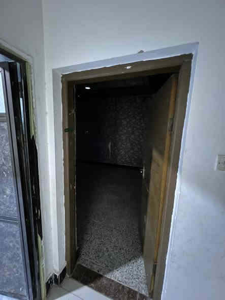 بيت للايجار حيّ الاصدقاء قرب تقاطع العسكري
طابقين بمساحة 200م
يحتوي الطابق الارضي ع غرفتين وصالة ومطبخ واستقبال وكراج وصحيات 
الطابق الثاني يحتوي ع غرفتين وصالة وصحيات سعر الايجار 900الف قفل الاستفسار ***********
