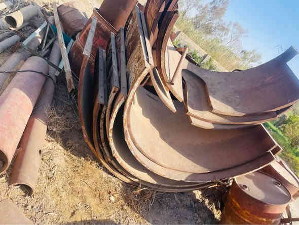 عندي مانهولات مجاري للبيع حديد ثقيل استخدام مرة وحدة فقط وانتركن 

القياسات كلها مذكورة والصور ان شاء الله وافية 

اعتذر عن ذكر السعر قبل ما تجي بنفسك وتشوف وتقيمهن باليرضي الله 

دائرية قطر 165 ارتفاع 120 عدد 1
و دائرية قطر 175 ارتفاع 150 عدد 4
و دائرية قطر 120 ارتفاع 150 عدد 2
و دائرية قطر 175 ارتفاع 100 عدد 1
و دائرية قطر 120 ارتفاع 120 عدد 2
و دائرية قطر 165 ارتفاع 75 عدد 2
و دائرية قطر 290 ارتفاع 125 عدد 1
و دائرية قطر 185 ارتفاع 120 عدد 1
و دائرية قطر 170 ارتفاع 120 عدد 1
و دائرية قطر 175 ارتفاع 85 عدد 2
و دائرية قطر 200 ارتفاع 25 عدد 2

مربعة قياس 150X30X45 عدد 2
مربعة قياسا 140X110X60 عدد 4
مربعة قياس 60X60x80 عدد عدد 4
مربعة قياس 80X65X80 عدد 3
مربعة قياس 150 ارتفاع X طول 130 X عرض 100 عدد 1

مخروطية الشكل قاعدة قياس 45X30. السطح 50X35. ارتفاع 80 عدد 3
مخروطية الشكل قاعدة 35X35. السطح 40X40. ارتفاع 70 عدد 3

قوالب كربستون للارصفة قياس 100X20X30 عدد 18

فتحة قبق مانهول مربعة قياس 62X62X8. بفتحة قطر 55 سم عدد 3
فتحة قبق مانهول مستطيلة قياس 60X45X5 سم. بفتحة قطر 50X35 سم. عدد 4

اعتذر عن ذكر السعر قبل ما تجي بنفسك وتشوف وتقيمهن باليرضي الله 
للاستفسار اكثر الاتصال على الرقم/ 
*********** الفلوجة
