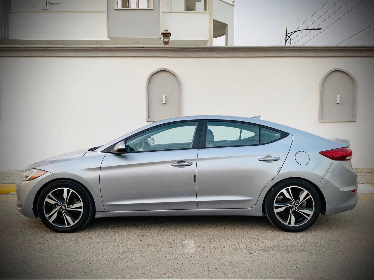 السلام عليكم Hyundai Elantra 2017
للبيع 
بدون ضرر 
مواصفات Se 
محرك معمر تعمير بالموصل شرط 
كير شرط
هزه سنويه جديد 
تحويل مباشر 
السعر118 
***********
