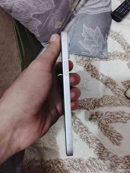 السلام عليكم 
ايفون ١٤ بلس 
بطاريه ٩٣ 
ذاكره ٥١٢ 
جهاز نضيف كلش ما مفتوح ابد ولا مبدل بيه شي 
سعره ٦٥٠ الاف
 مكاني بغداد شعب ***********
