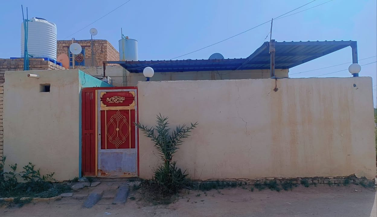 السلام عليكم (بيت للبيع)  السديناويه خلف الجسر
الشارع المقابيل مدرسة التعاون المتوسطه 

بيت كامل بناء 100 متر غرفتين وصاله ومطبخ وحمامات  

بناء (فرمستون عكاده)  بيت بناء حديث   كامل سيراميك صبغ كهرباء ماي بيت كامل 
 
 للاستفسار الاتصال او مراسلة
***********////***********
